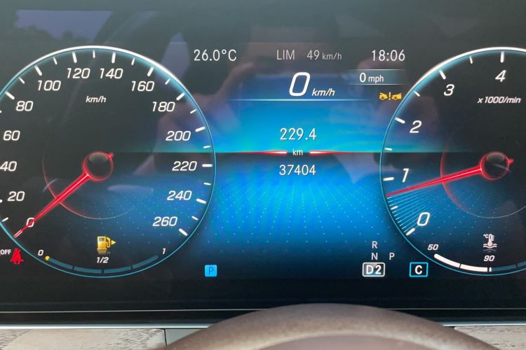 Used Mercedes-Benz E-Class 2023 Updated E 300 L Fashion Edition Odometer Close Up