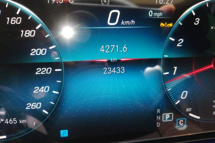 Used Mercedes-Benz E-Class 2023 Updated E 300 L Fashion Edition Odometer Close Up