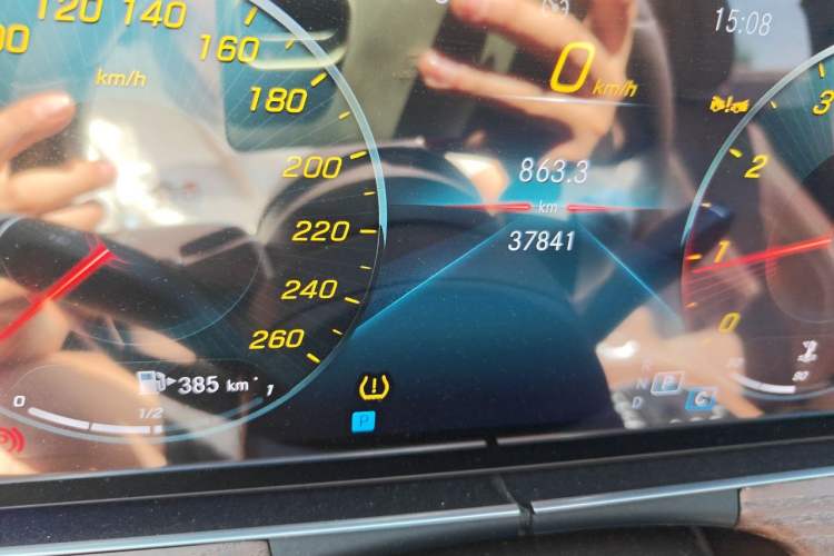 Used Mercedes-Benz E-Class 2023 Facelift E 260 L Odometer Close Up