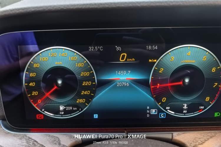 Used Mercedes-Benz E-Class 2023 Updated E 300 L Fashion Edition Odometer Close Up