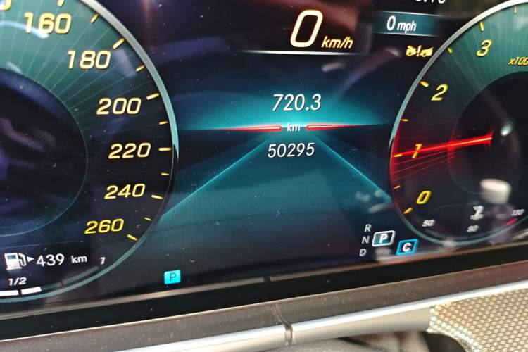Used Mercedes-Benz E-Class 2023 E 260 Coupe Odometer Close Up