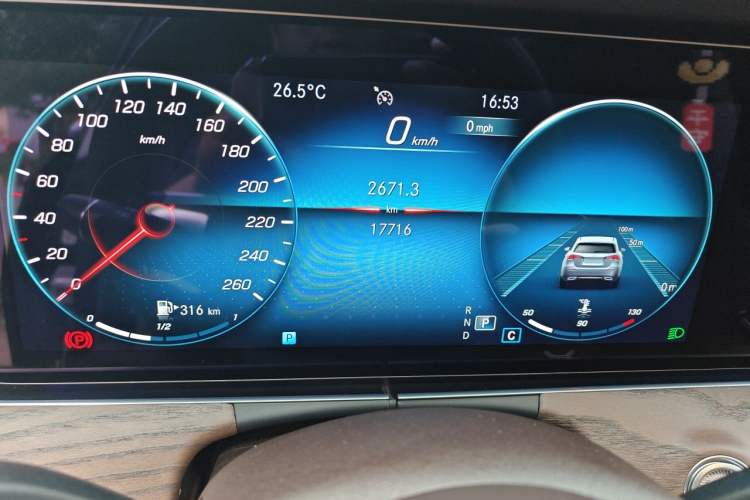Used Mercedes-Benz E-Class 2023 Updated E 300 L Fashion Edition Odometer Close Up