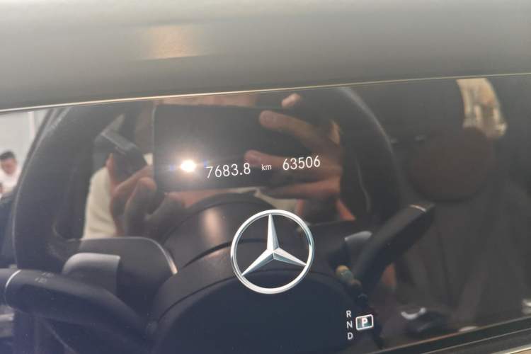 Used Mercedes-Benz E-Class 2023 E 260 L Odometer Close Up