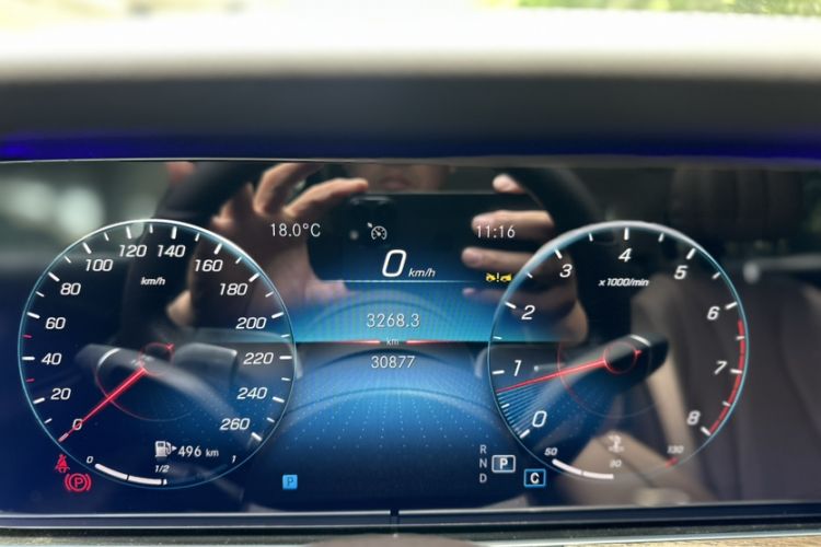 Used Mercedes-Benz E-Class 2023 Updated E 300 L Fashion Edition Odometer Close Up