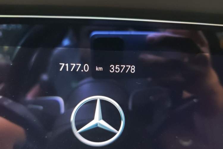 Used Mercedes-Benz E-Class 2023 Updated E 300 L Fashion Edition Odometer Close Up