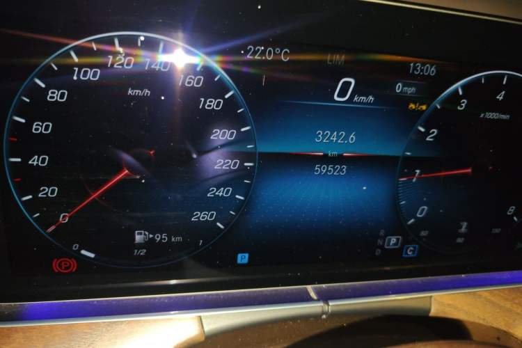 Used Mercedes-Benz E-Class 2023 Updated E 300 L Fashion Edition Odometer Close Up