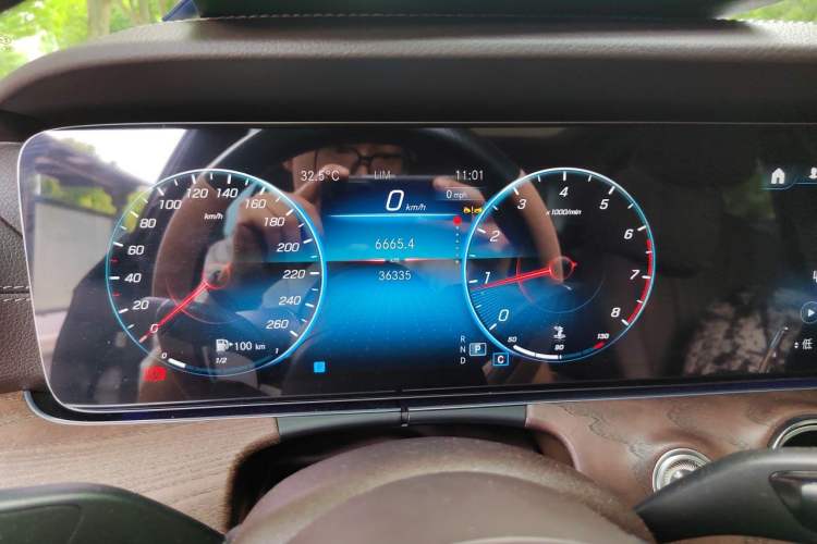 Used Mercedes-Benz E-Class 2023 Updated E 300 L Luxury Edition Odometer Close Up