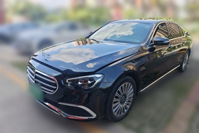 Ojetý Mercedes-Benz E-Class 2023 E 300 L Luxury Model
