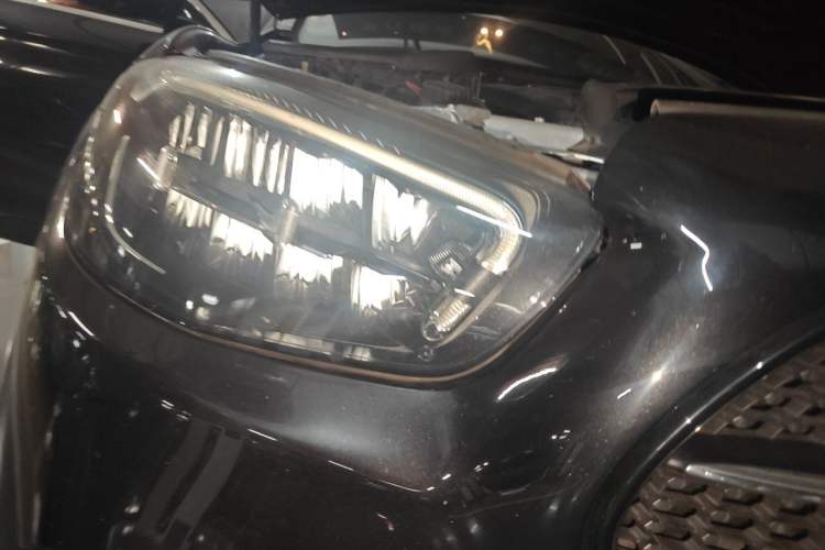 Used Mercedes-Benz E-Class 2023 Restyled E 300 L Sport Luxury Edition Right Front Headlight