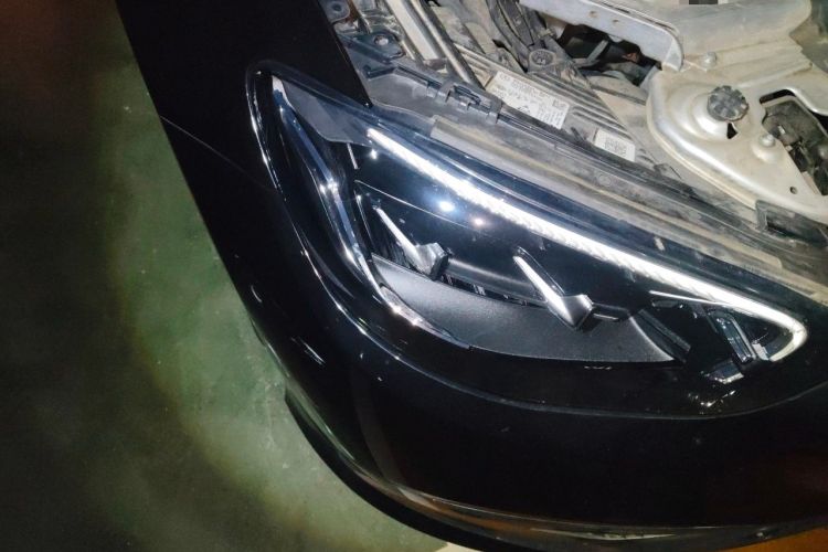 Used Mercedes-Benz E-Class 2023 Updated E 300 L Luxury Edition Right Front Headlight