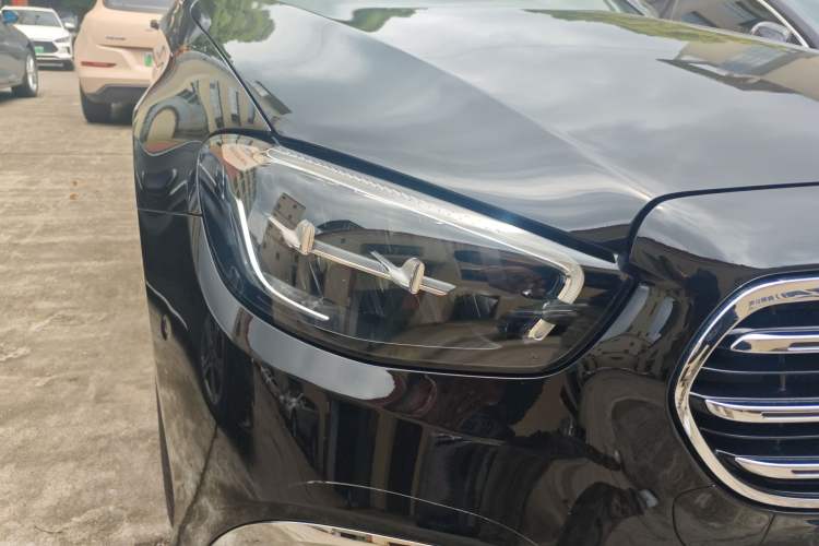 Used Mercedes-Benz E-Class 2023 Updated E 300 L Luxury Edition Right Front Headlight