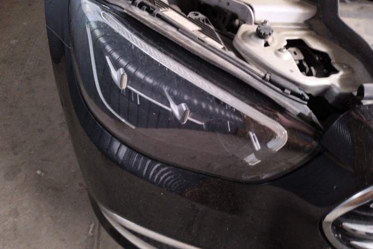 Used Mercedes-Benz E-Class 2023 Updated E 300 L Luxury Edition Right Front Headlight