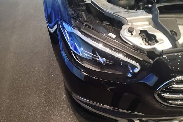 Used Mercedes-Benz E-Class 2023 Updated E 300 L Luxury Edition Right Front Headlight