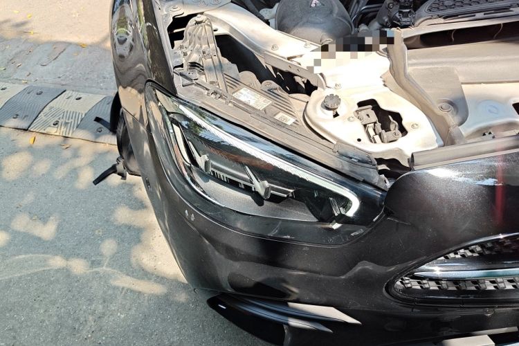 Used Mercedes-Benz E-Class 2023 E 300 L Sport Luxury Edition Right Front Headlight