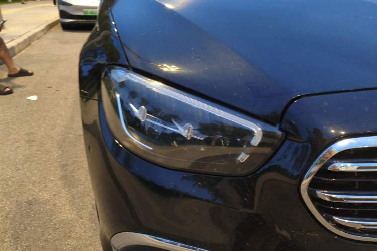 Used Mercedes-Benz E-Class 2023 Updated E 300 L Luxury Edition Right Front Headlight