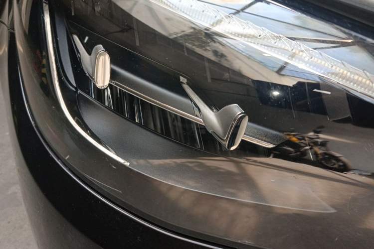 Used Mercedes-Benz E-Class 2023 Updated E 300 L Luxury Edition Right Front Headlight