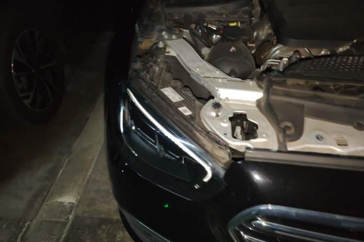 Used Mercedes-Benz E-Class 2023 Updated E 300 L Luxury Edition Right Front Headlight