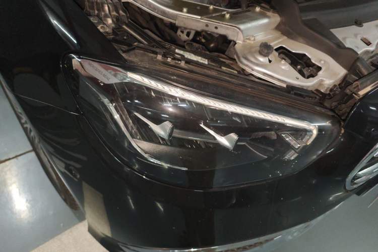 Used Mercedes-Benz E-Class 2023 Updated E 300 L Luxury Edition Right Front Headlight