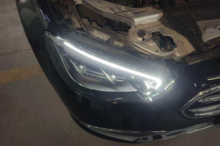 Used Mercedes-Benz E-Class 2023 Updated E 300 L Fashion Edition Right Front Headlight
