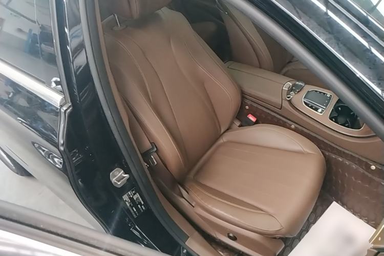 Used Mercedes-Benz E-Class 2023 Updated E 300 L Luxury Edition Right Front Seat