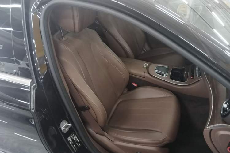 Used Mercedes-Benz E-Class 2023 Updated E 300 L Fashion Edition Right Front Seat
