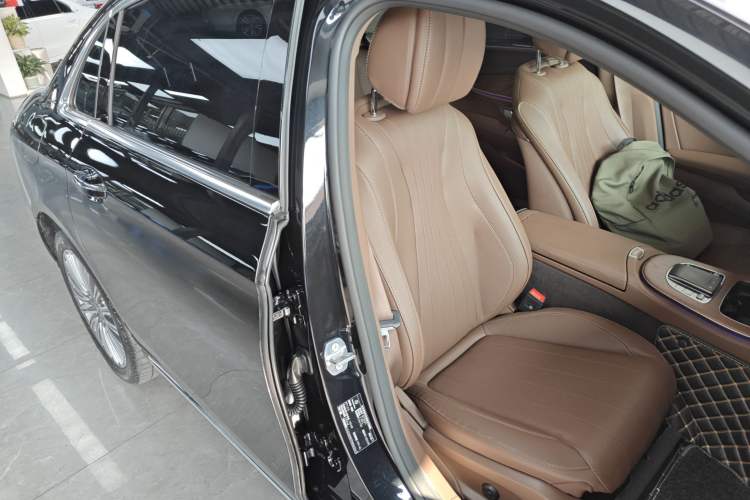 Used Mercedes-Benz E-Class 2023 Updated E 300 L Fashion Edition Right Front Seat