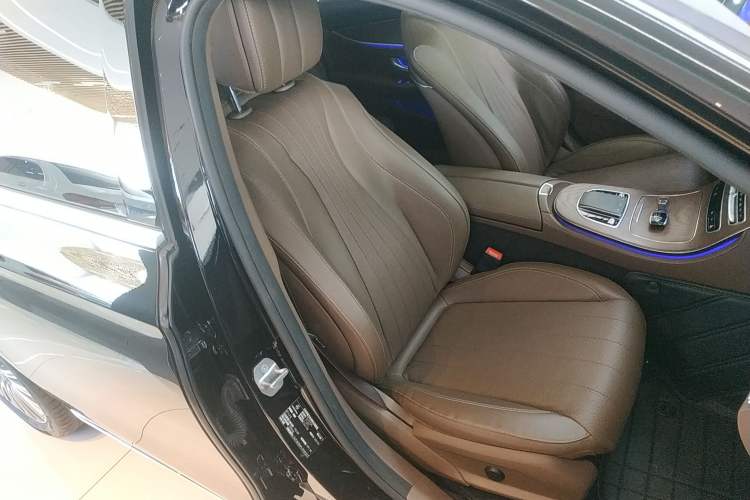Used Mercedes-Benz E-Class 2023 Updated E 300 L Fashion Edition Right Front Seat