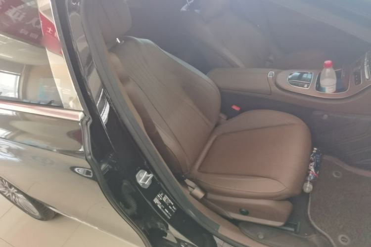 Used Mercedes-Benz E-Class 2023 Updated E 300 L Fashion Edition Right Front Seat