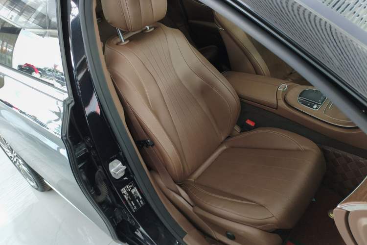 Used Mercedes-Benz E-Class 2023 Updated E 300 L Fashion Edition Right Front Seat