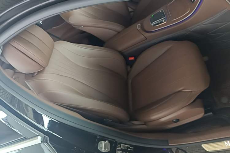 Used Mercedes-Benz E-Class 2023 Updated E 300 L Fashion Edition Right Front Seat