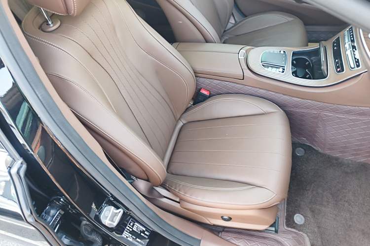 Used Mercedes-Benz E-Class 2023 E 300 L Luxury Model Right Front Seat