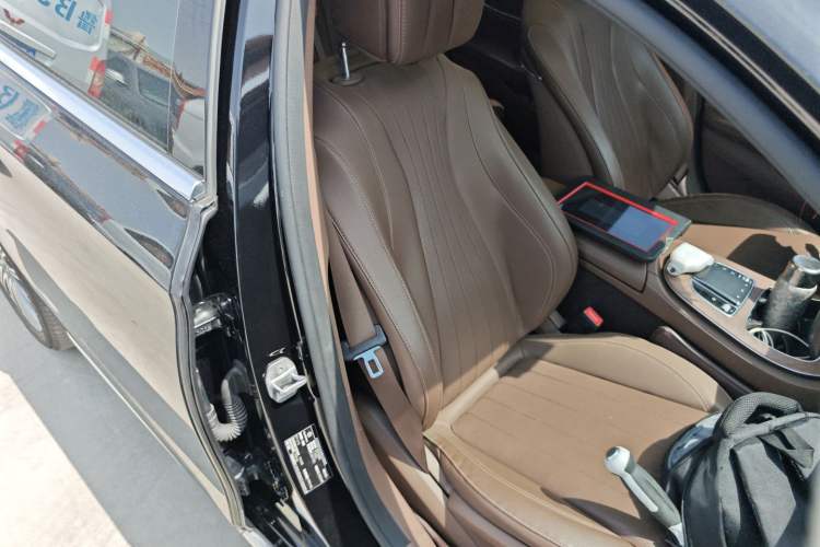 Used Mercedes-Benz E-Class 2023 Updated E 300 L Fashion Edition Right Front Seat