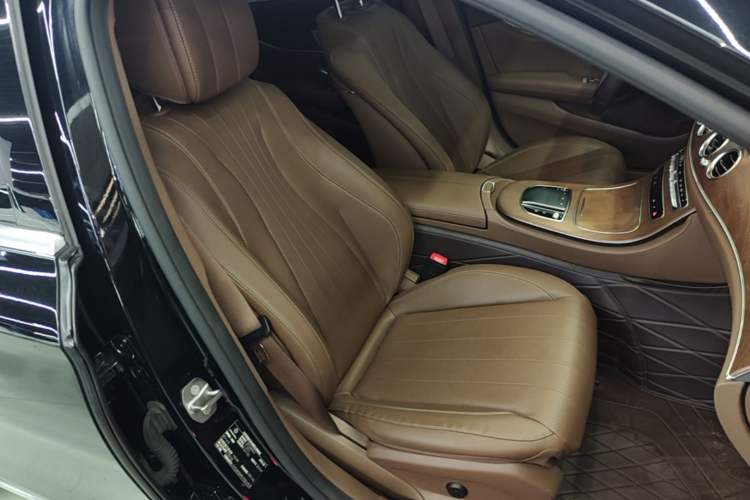 Used Mercedes-Benz E-Class 2023 E 300 L Luxury Model Right Front Seat