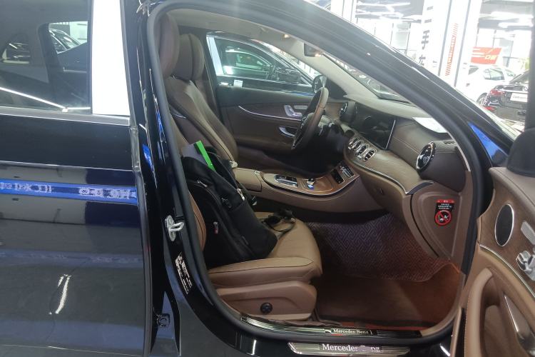 Used Mercedes-Benz E-Class 2023 Updated E 300 L Fashion Edition Right Front Seat