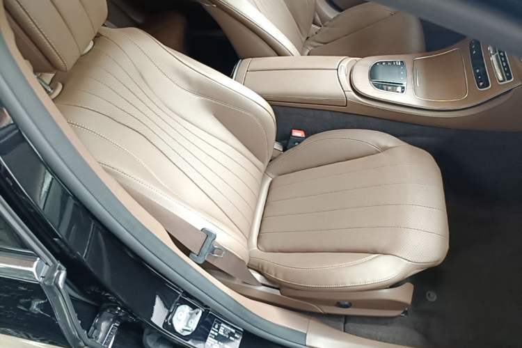 Used Mercedes-Benz E-Class 2023 Updated E 300 L Fashion Edition Right Front Seat