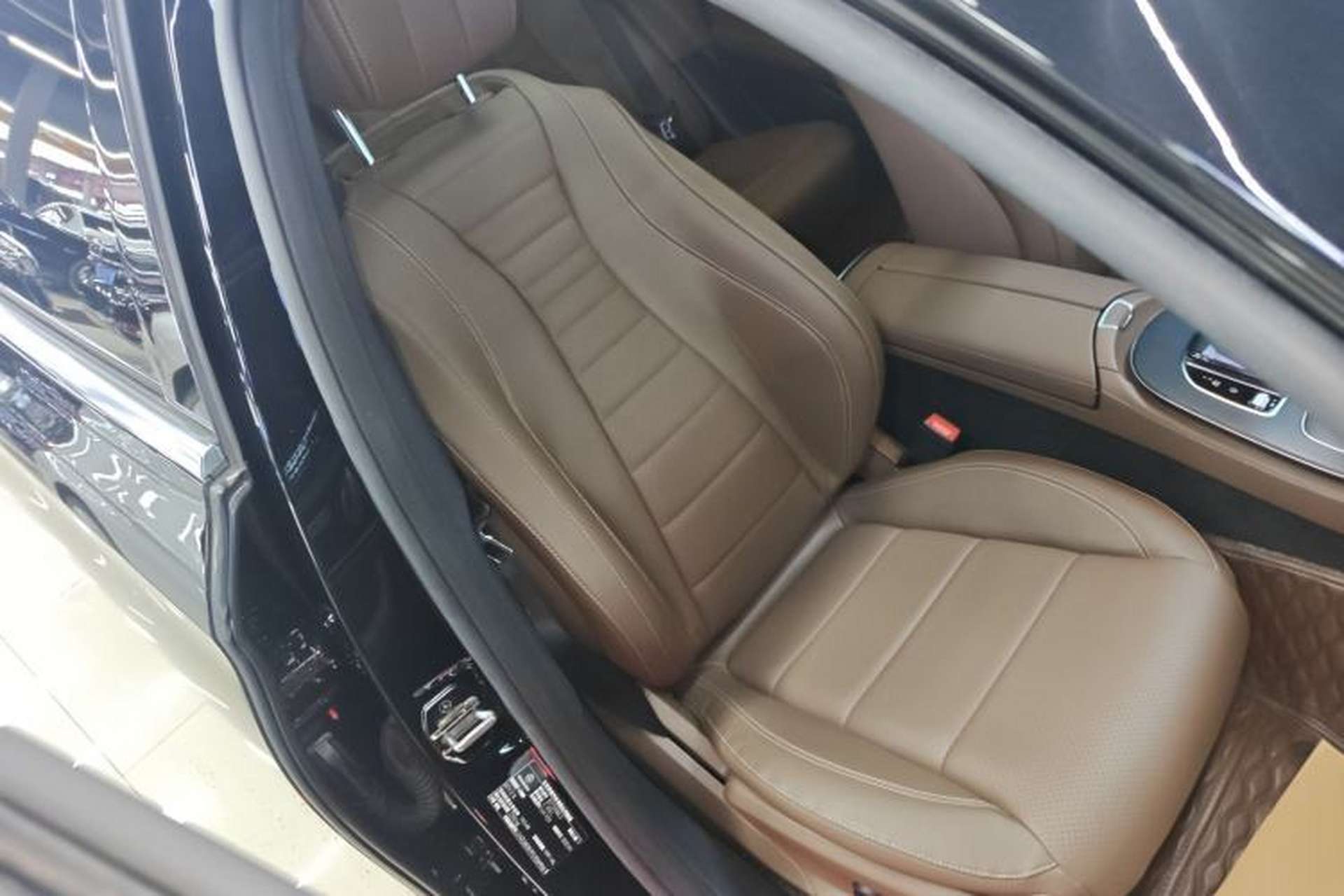 Used Mercedes-Benz E-Class 2023 E 300 L Sport Luxury Edition Right Front Seat