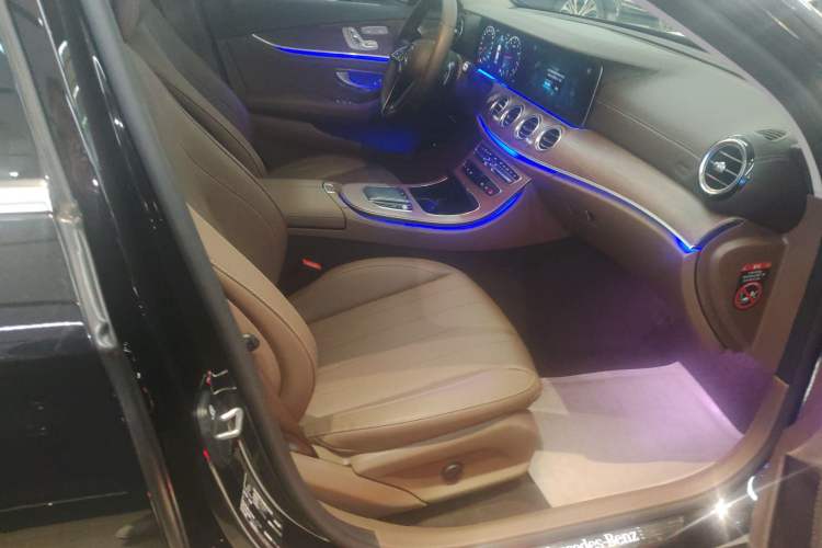 Used Mercedes-Benz E-Class 2023 Updated E 300 L Fashion Edition Right Front Seat