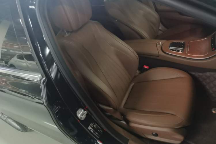 Used Mercedes-Benz E-Class 2023 Updated E 300 L Luxury Edition Right Front Seat
