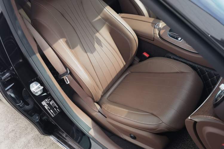 Used Mercedes-Benz E-Class 2023 Updated E 300 L Fashion Edition Right Front Seat