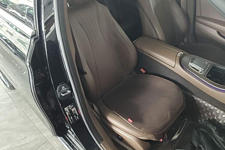 Used Mercedes-Benz E-Class 2023 Updated E 300 L Fashion Edition Right Front Seat