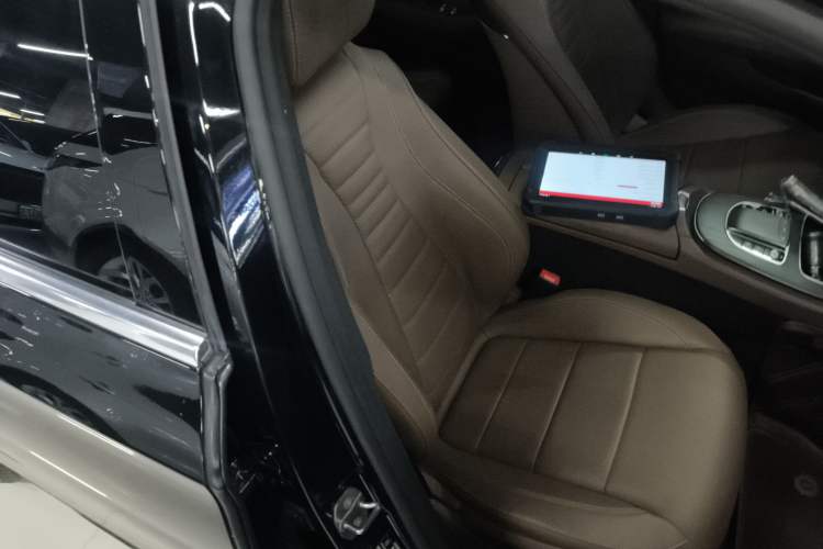 Used Mercedes-Benz E-Class 2023 E 300 L Sport Luxury Edition Right Front Seat