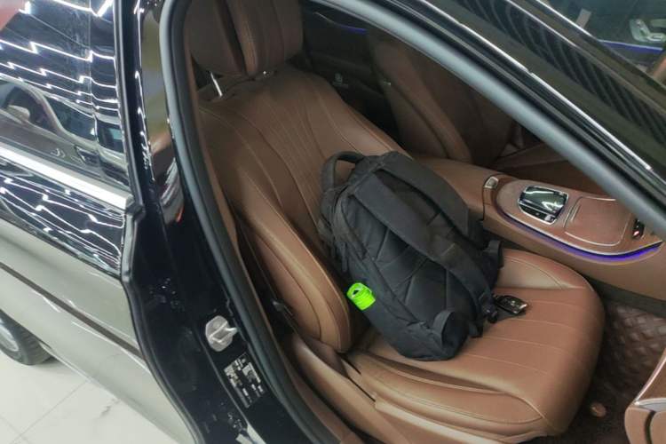 Used Mercedes-Benz E-Class 2023 Updated E 300 L Fashion Edition Right Front Seat