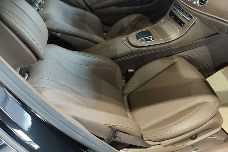 Used Mercedes-Benz E-Class 2023 Updated E 300 L Fashion Edition Right Front Seat