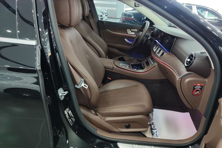 Used Mercedes-Benz E-Class 2023 Updated E 300 L Fashion Edition Right Front Seat