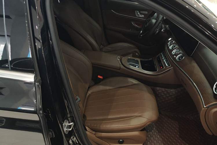 Used Mercedes-Benz E-Class 2023 Updated E 300 L Luxury Edition Right Front Seat