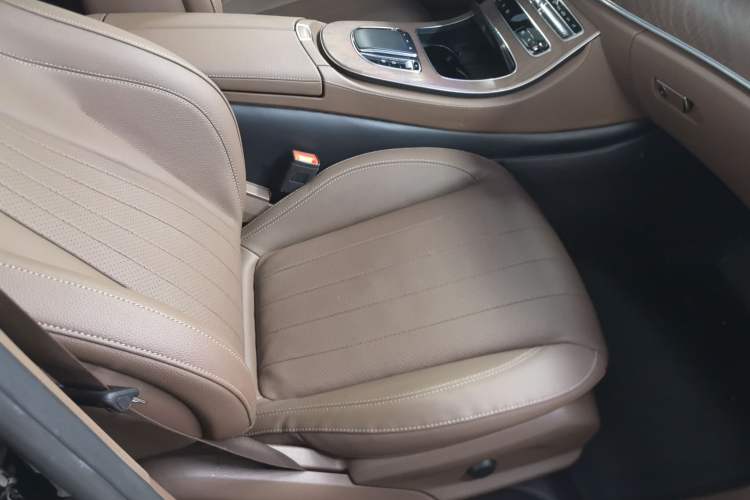 Used Mercedes-Benz E-Class 2023 Updated E 300 L Luxury Edition Right Front Seat