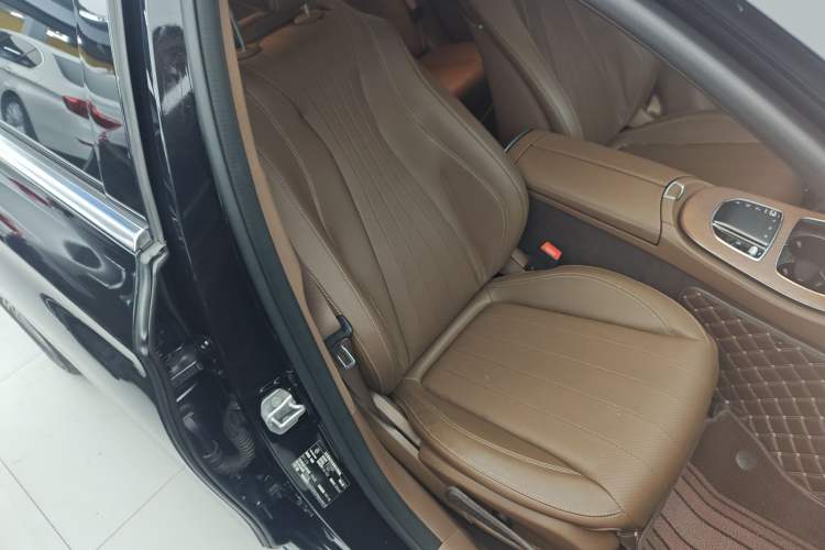 Used Mercedes-Benz E-Class 2023 Updated E 300 L Fashion Edition Right Front Seat