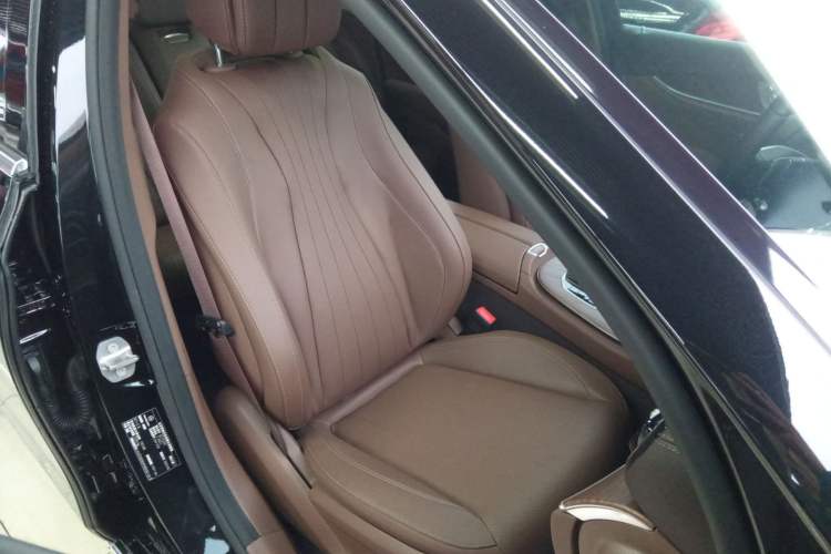 Used Mercedes-Benz E-Class 2023 Updated E 300 L Fashion Edition Right Front Seat