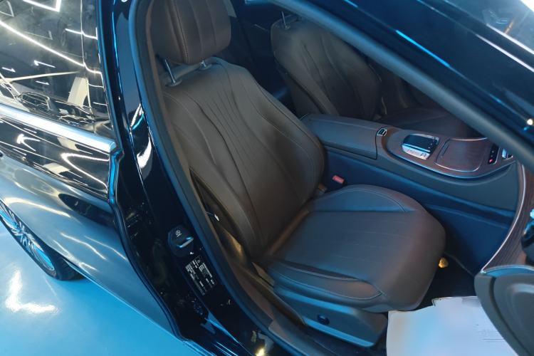 Used Mercedes-Benz E-Class 2023 Updated E 300 L Fashion Edition Right Front Seat