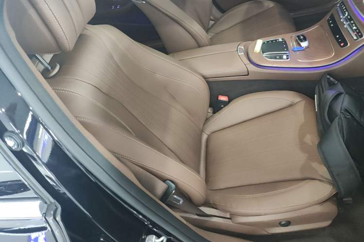 Used Mercedes-Benz E-Class 2023 Updated E 300 L Fashion Edition Right Front Seat